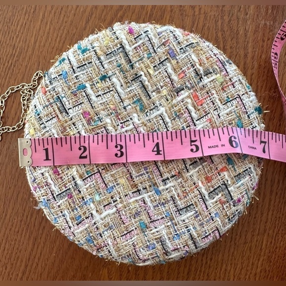 ๐  Round multicolor woolen fabric small crossbody handbag with gold chain - Picture 5 of 5
